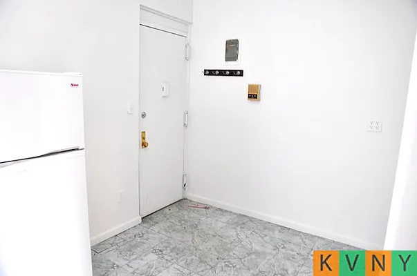 Rented by KVNY Soho | media 27