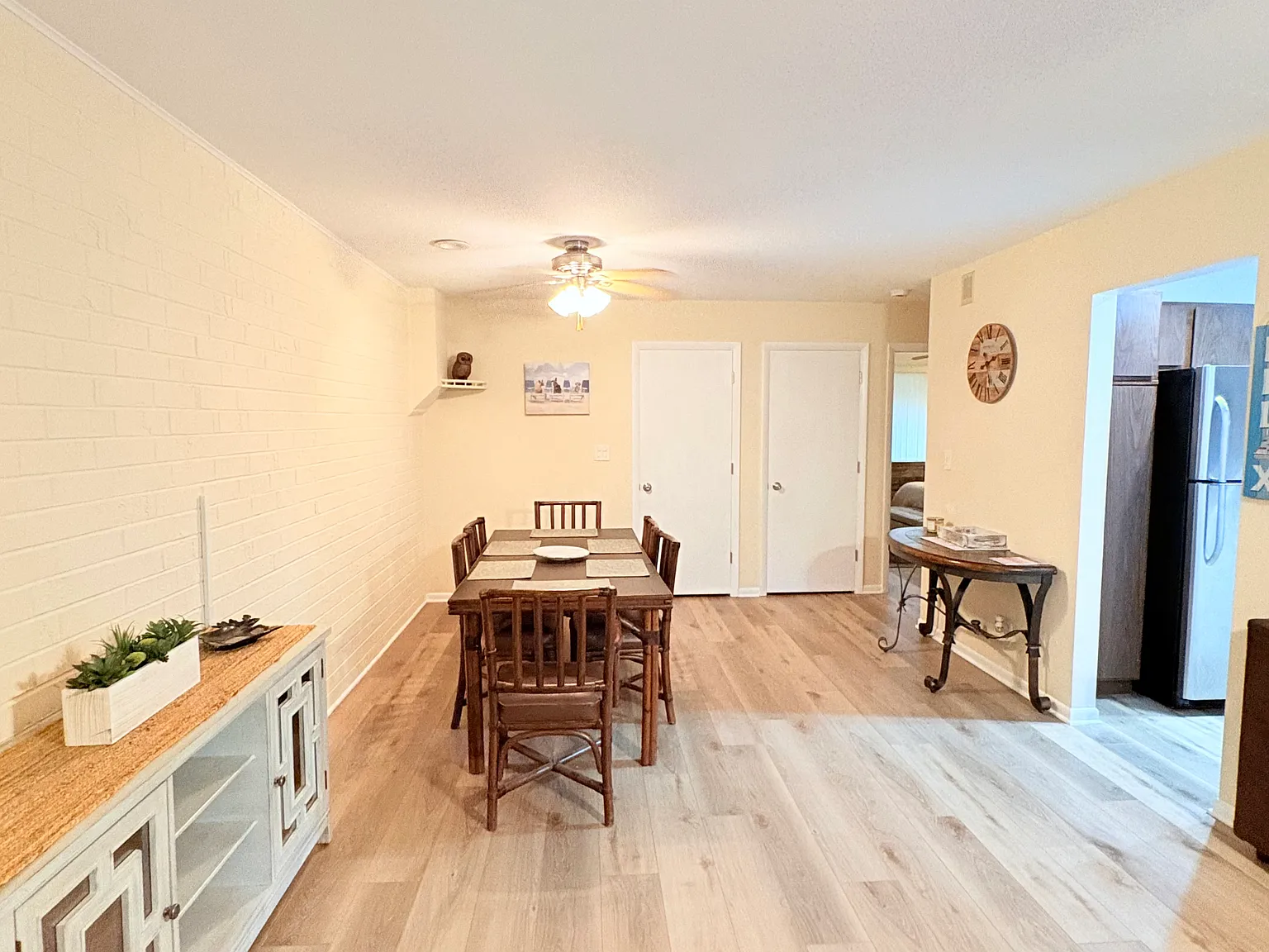 1 bed, 882 sqft, $2,200 — Photo 2