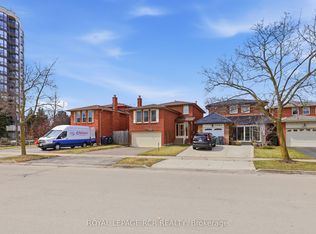 1503 Maple Ridge Dr, Mississauga, ON L4W3Z5