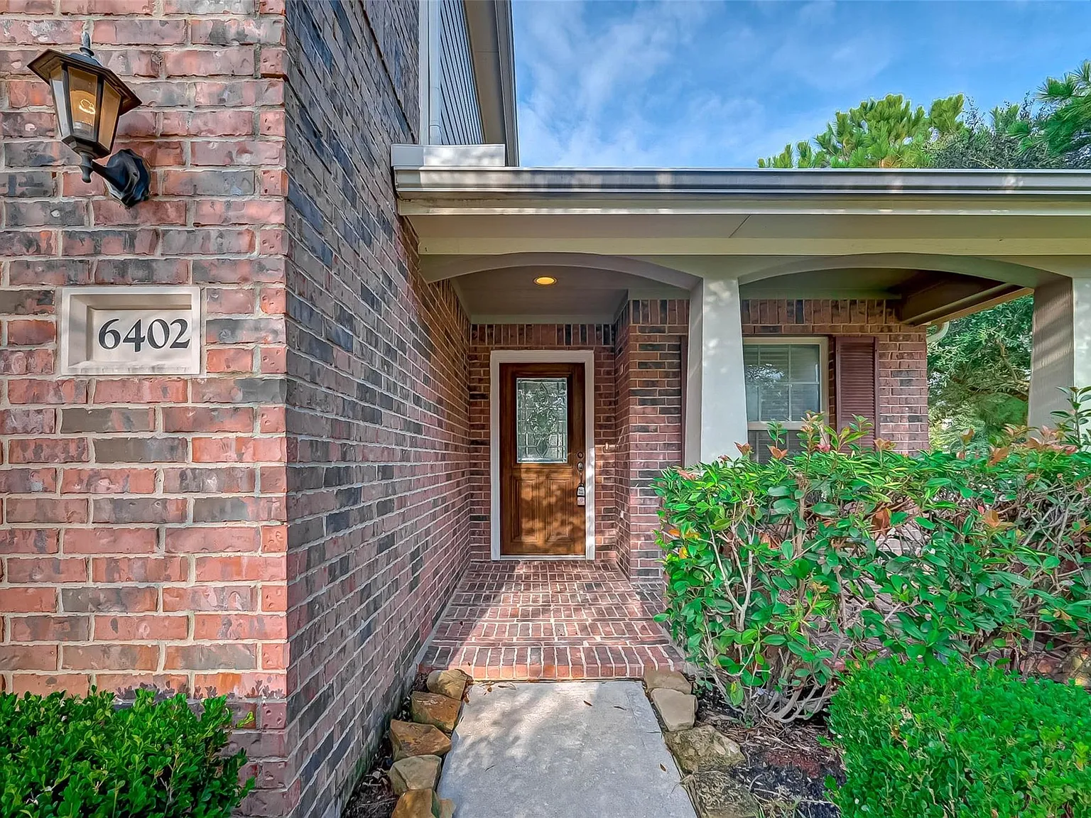 4 bed, 2.5 bath, 2119 sqft, $2,300 — Photo 3
