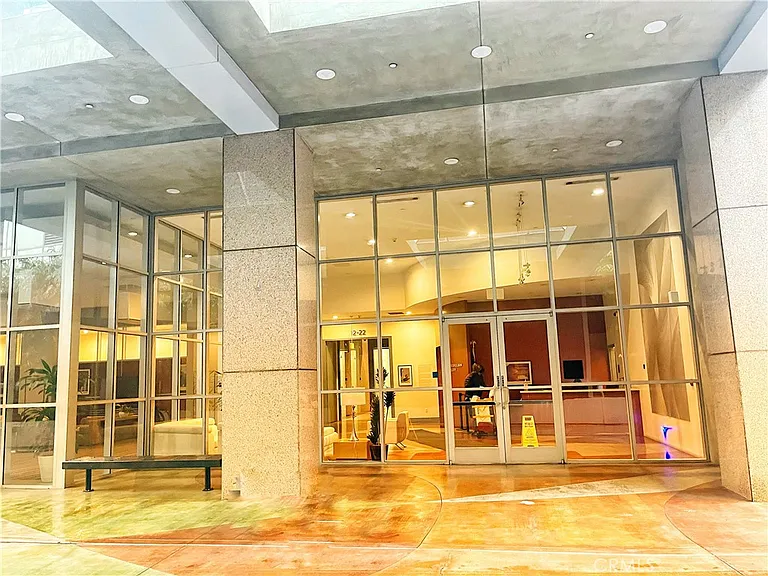 801 S Grand Ave — Photo 3
