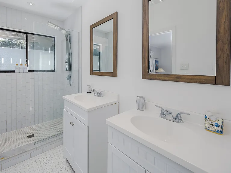 76 Manor Ln S — Photo 11