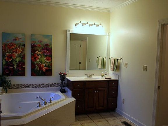 2nd vanity in master bathroo