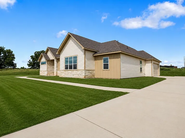 211 Vaughn Ln — Photo 27