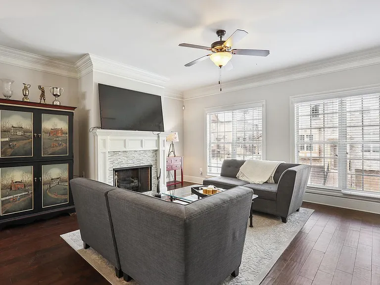 1029 Powers Ferry Rd SE — Photo 2