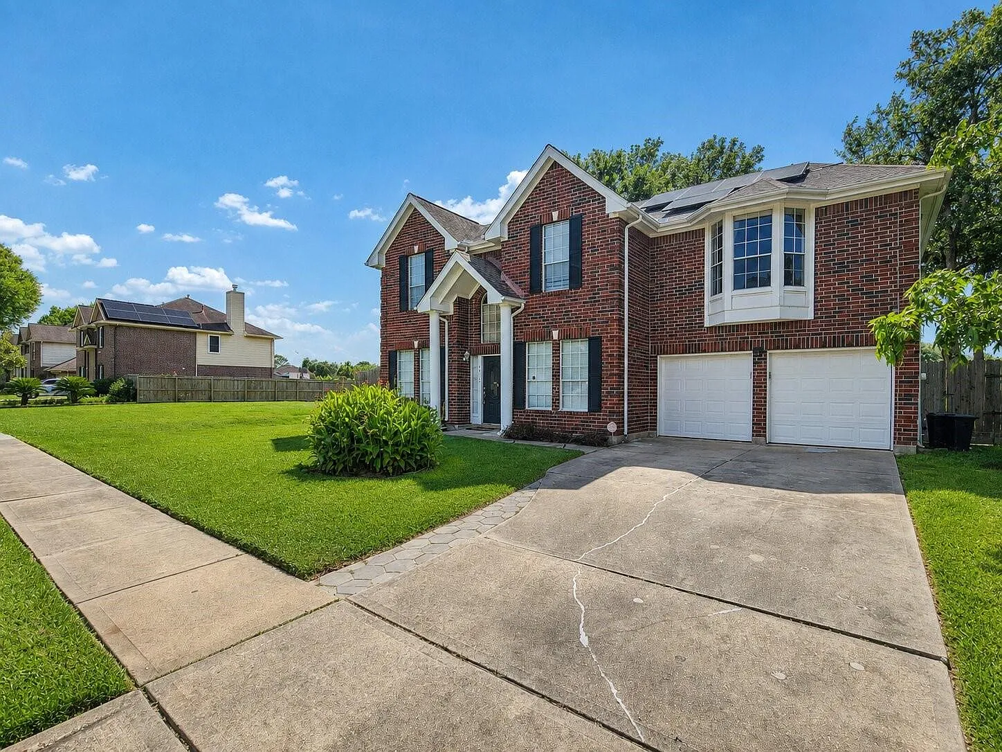 4 bed, 2.5 bath, 2483 sqft, $2,350 — Photo 3