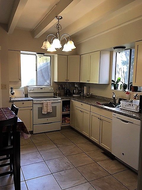 2nd image of 407 Laurel St
