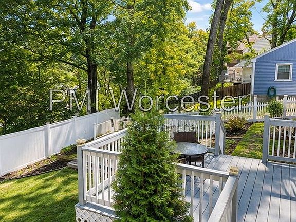 3rd image of 20 Maplewood Rd