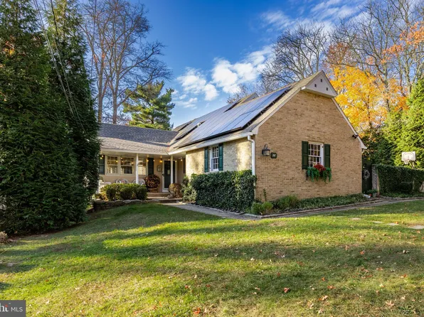 28 S Shirley Ave, Moorestown, NJ 08057