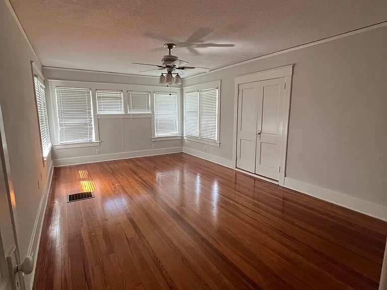 3204 Oak St — Photo 11
