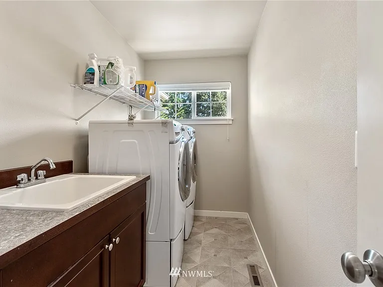 4803 NE 3rd Pl — Photo 27