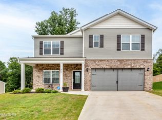 566 Cliff St, Morristown, TN 37814
