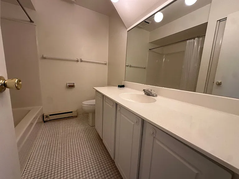 University Park Apartments near Cornell University — Photo 532