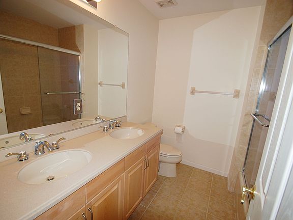 2nd image of 10 Whalen Ct #10