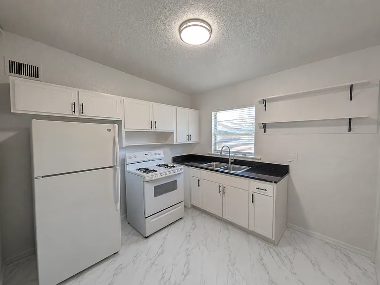 2648 Dellwood Ave #3 — Photo 3