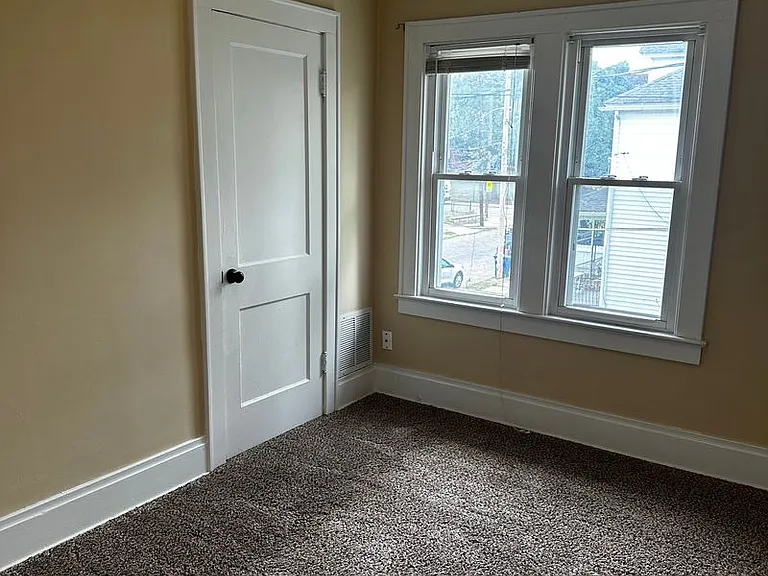 547 E Deshler Ave — Photo 17