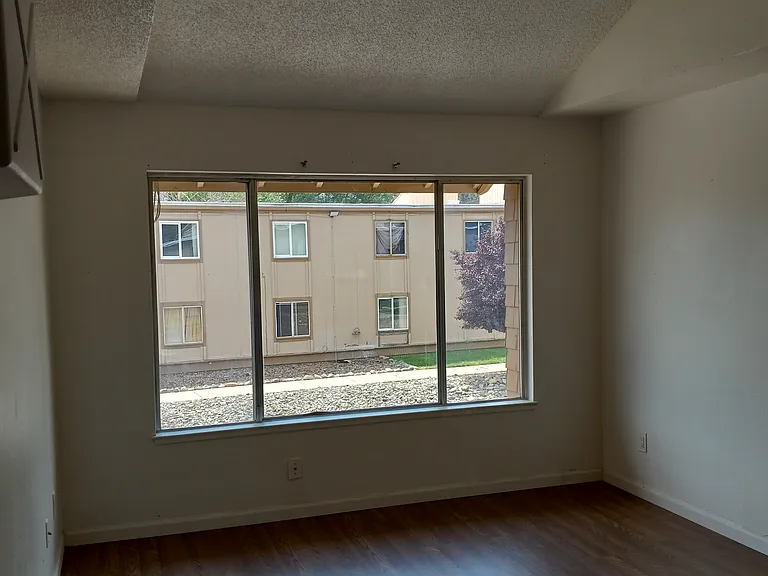 915 W Miner St — Photo 20
