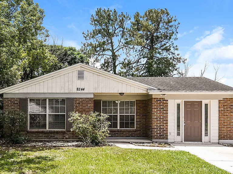 8244 Yolanda Ct — Photo 1