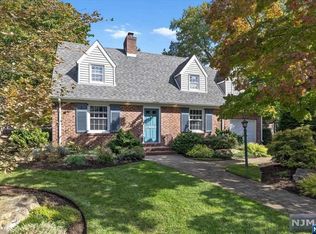 39 Oak St, Tenafly, NJ 07670