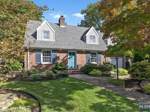 39 Oak St, Tenafly, NJ 07670