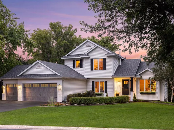 1590 Woodstone Dr, Victoria, MN 55386