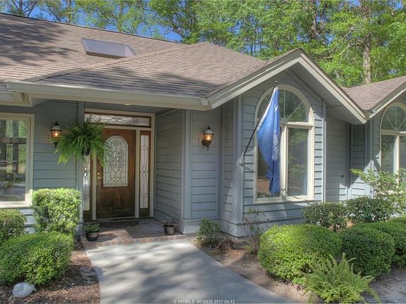 2nd image of 7 Crooked Pond Dr