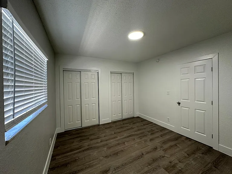 3660 NE 6th Ave #3 — Photo 12