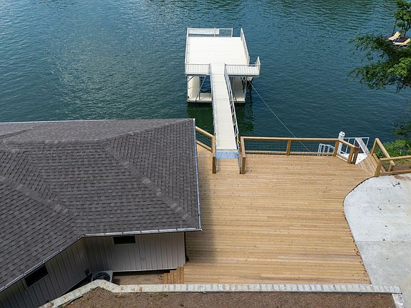 4th image of 2244 Daniels Dr