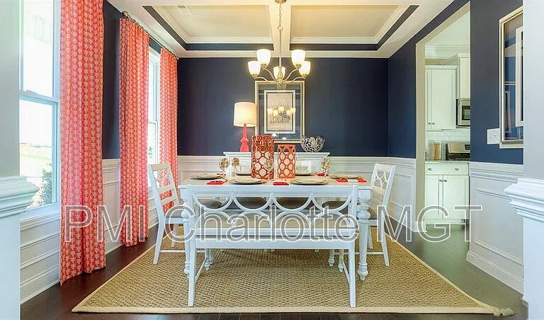 1120 Walbury Hl — Photo 4