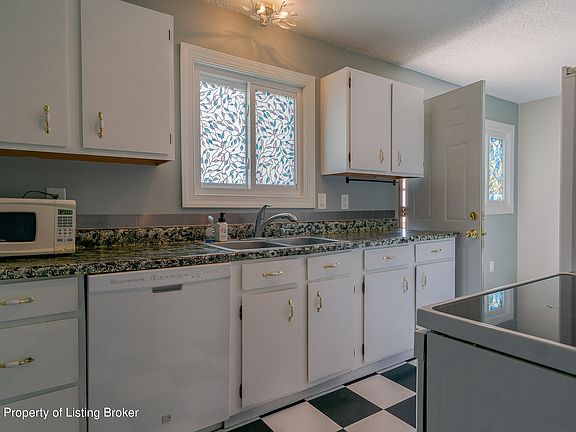 4th image of 607 W Main Ave
