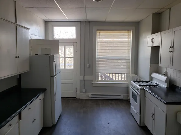 124 W 13th St APT 12, Davenport, IA 52803