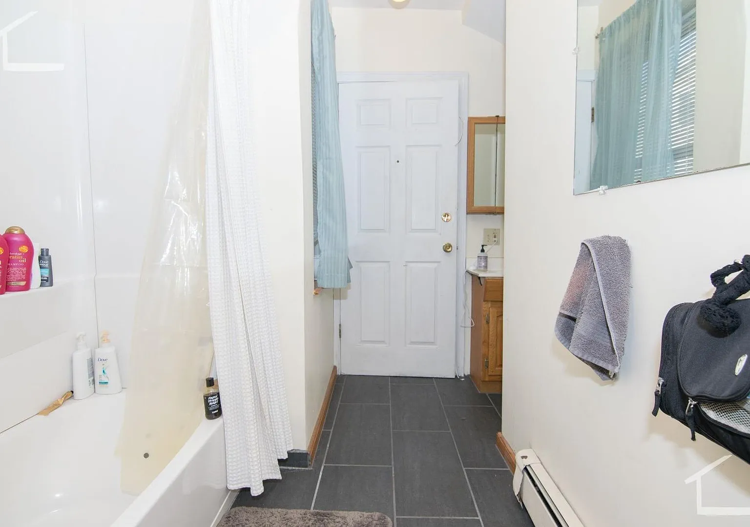 Available 6/1! Fantastic Brighton 1-bed/1-bath apartment — Photo 4