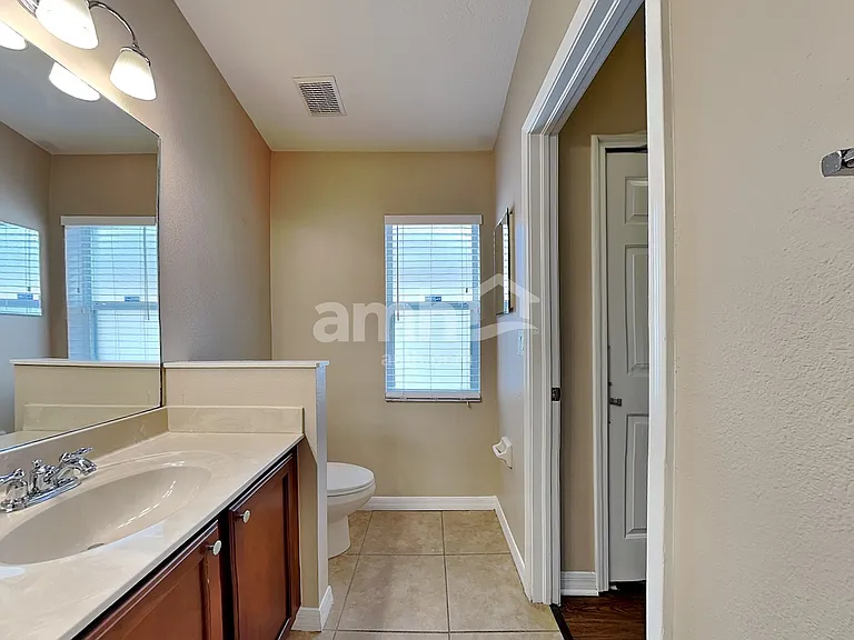2305 Lawrence Hall St — Photo 10