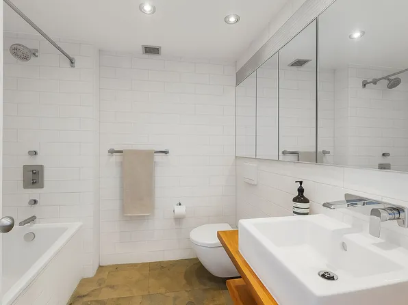 190 Green Street image 4 of 11