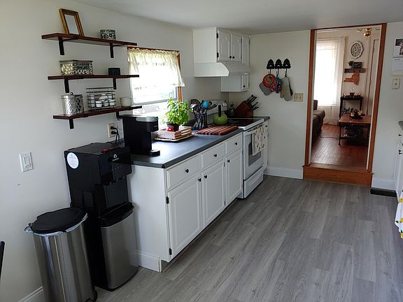 3rd image of 102 West Ave #2