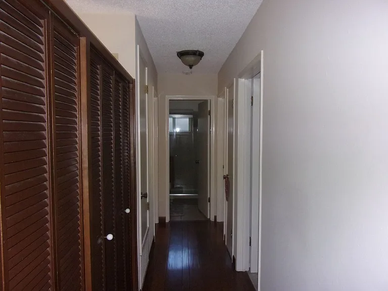 718 Linwood St — Photo 7