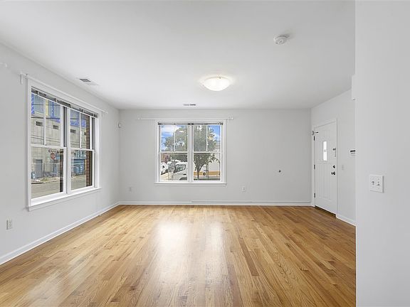 5th image of 437 Whiton St #1