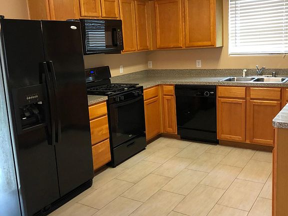 Kitchen with all appliances