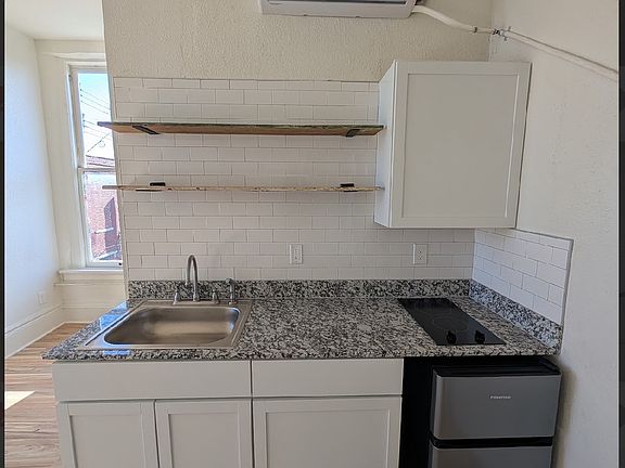 4th image of 113 W Myrtle St #205
