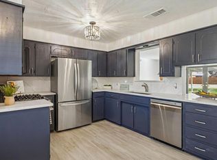 312 E Hampton Rd, Crowley, TX 76036