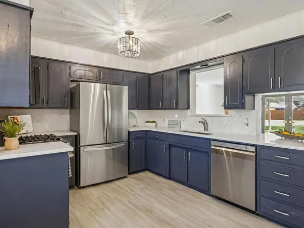 312 E Hampton Rd, Crowley, TX 76036