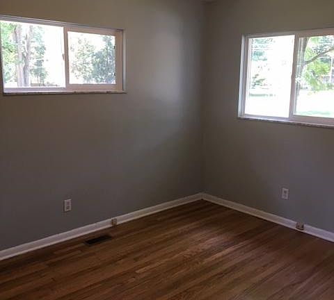 4th image of 2608 Beach Ave