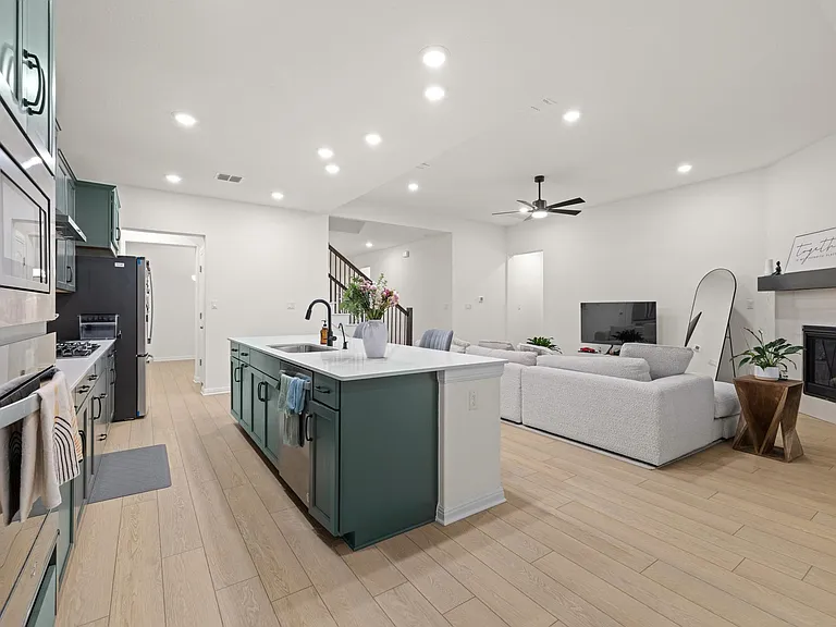 2604 Acoma Ln — Photo 12
