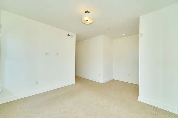 613 Fort Wayne Ave — Photo 11