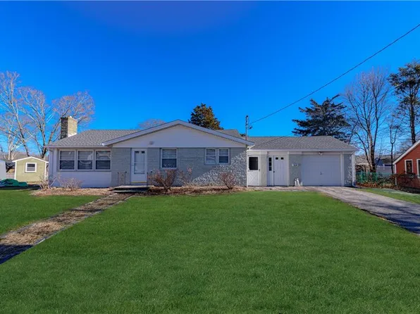 24 Bayberry Dr, North Kingstown, RI 02852