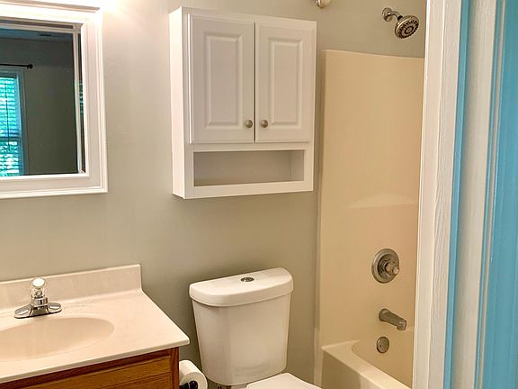 4th image of 300 Deerfield Ln