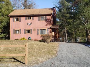 149 W Shore Rd, Shohola, PA 18458