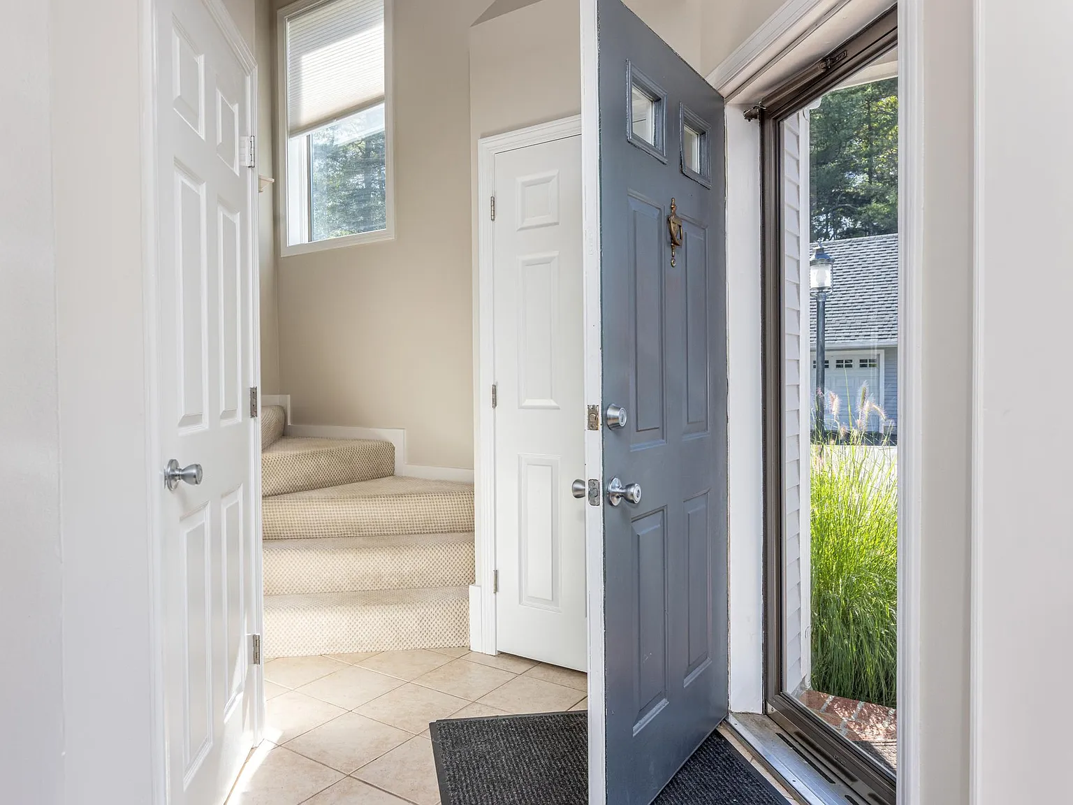 3 bed, 2.5 bath, 1799 sqft, $2,700 — Photo 3