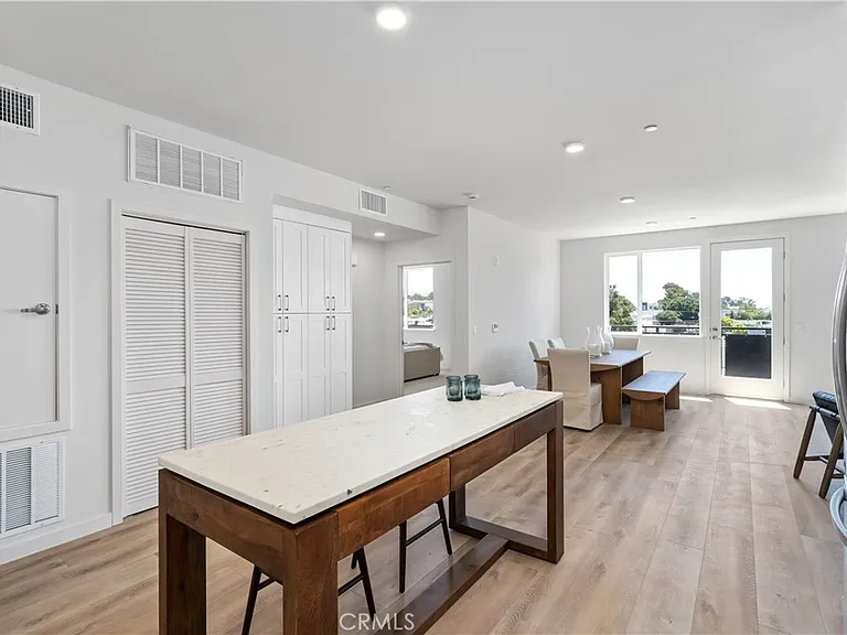 2475 Victoria Ave — Photo 12