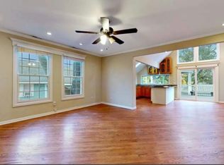 448 Hendee St, Elgin, IL 60123